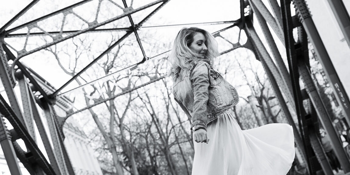 dance-like-nobody-watching-portraet-femalemodel-leipzig-koenneritzbruecke